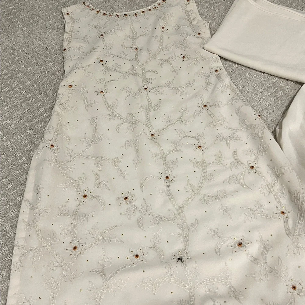 Elegant White/Crean Indian 3 piece - Picture 2 of 5